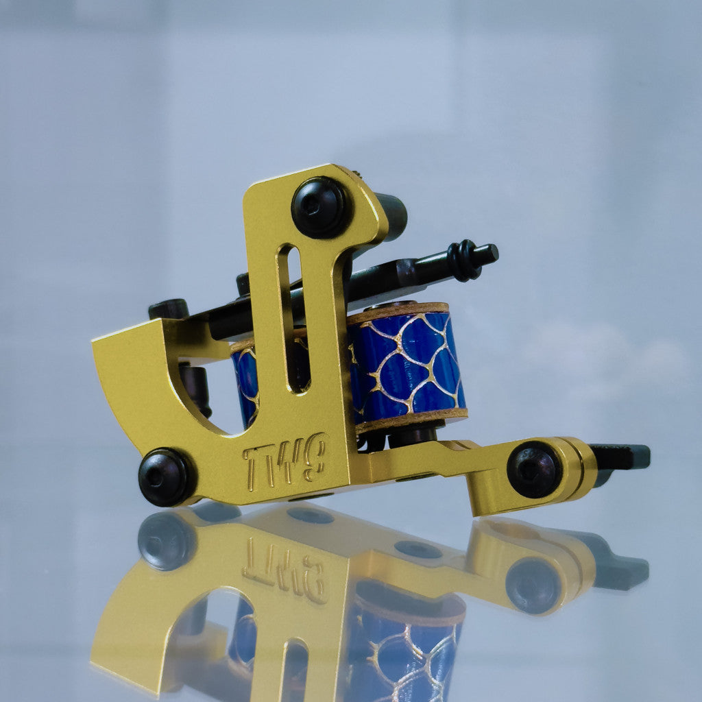 LEBA Fat One gold coil tattoo machine with clipcord connection